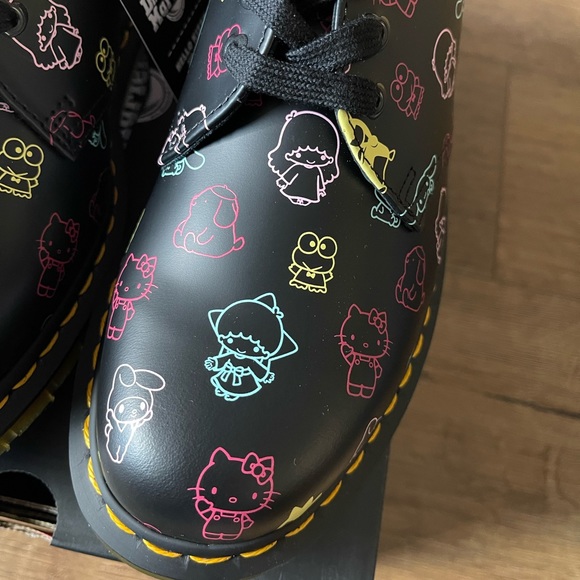 DOC MARTEN’S-NWT/Box Leather Sanrio Character Shoes - Picture 12 of 13